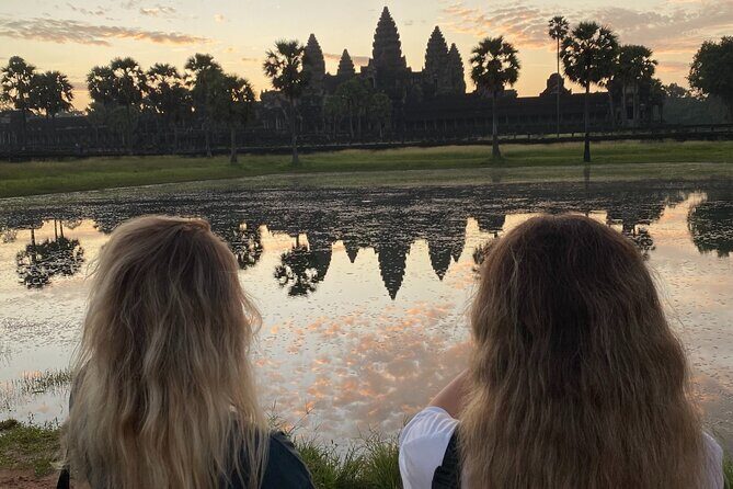 Angkor Wat highlight Tour From Sunrise -Small Group - Angkor Wat after sunrise: corridors, carvings, and guided meaning