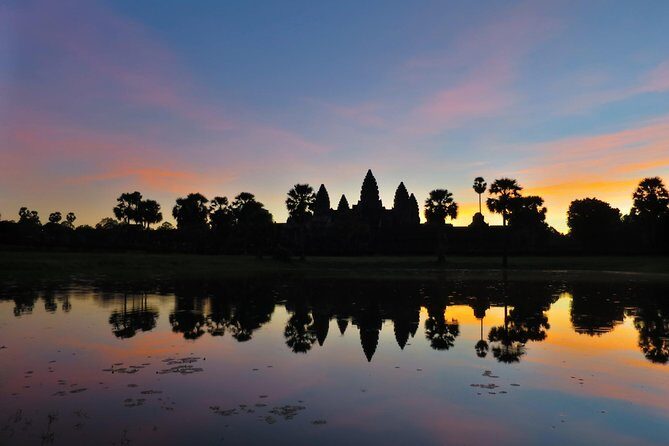 Angkor Wat Highlights and Sunrise Guided Tour from Siem Reap - Why Angkor Wat Sunrise Before the Crowds Matters
