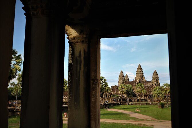 Angkor Wat Highlights and Sunrise Guided Tour from Siem Reap - Bayon Temple and the Faces of Angkor Thom