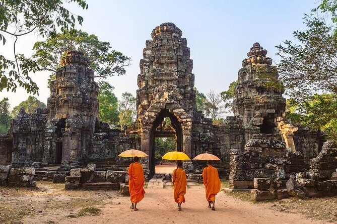Angkor Wat plus Balloon Ride with Khmer Lunch - The aerial bonus: tethered helium balloon over the temple grounds