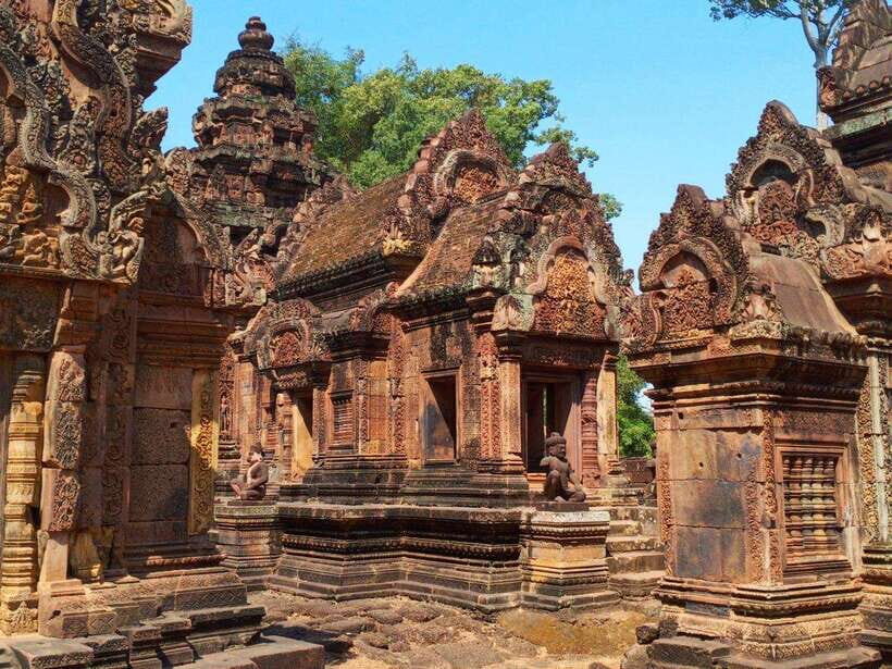 Angkor Wat, Small Circuit Private Tour with Banteay Srei - Angkor Wat: the big first wow and why the gate stop matters