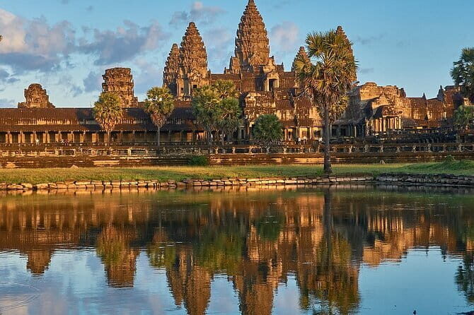 Angkor Wat & Small Tour with Bonteay Srei Temples - Key highlights to look for