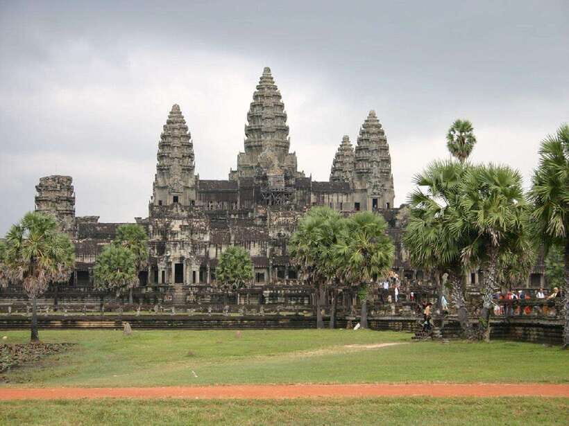 Angkor Wat Small Tour With Private Tuk Tuk - Stop-by-Stop: Angkor Wat, Bayon, Takeo, Ta Prohm, Banteay Kdei