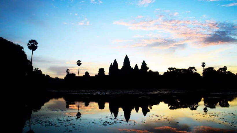 Angkor Wat: Sunrise 2.5 Days with Tonle Sap Lake Tour - Day 2: Early Angkor Wat sunrise, then a deep walk through the complex