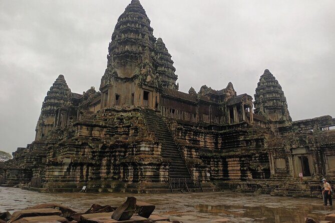 Angkor Wat Sunrise Experience – Ultimate 1-Day Guided Temple Tour - Bayon Temple and the Smiling Faces: Where the Story Clicks
