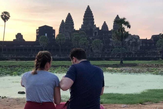 Angkor Wat Sunrise/Set Offbeat Tour by Jeep - Bayon and Angkor Thom: the smiling faces moment