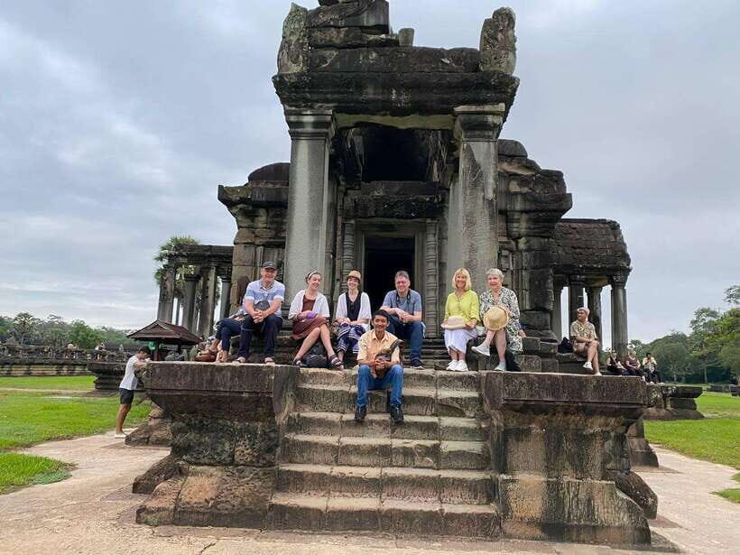 Angkor Wat Sunrise Shared Tours: Bayon-Ta Prohm-Banteay Srei - Stop 2: Bayon Temple and the Walk Through Angkor Thom