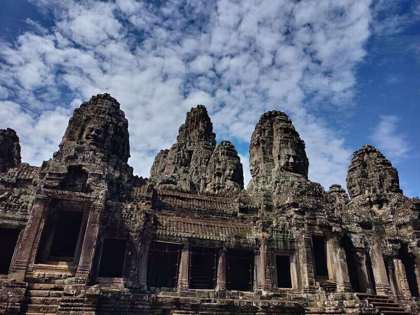 Angkor Wat Sunrise Shared Tours: Bayon-Ta Prohm-Banteay Srei - Stop 4: Banteay Srei for Rosy Carvings, Lunch Break, and Local Snacks