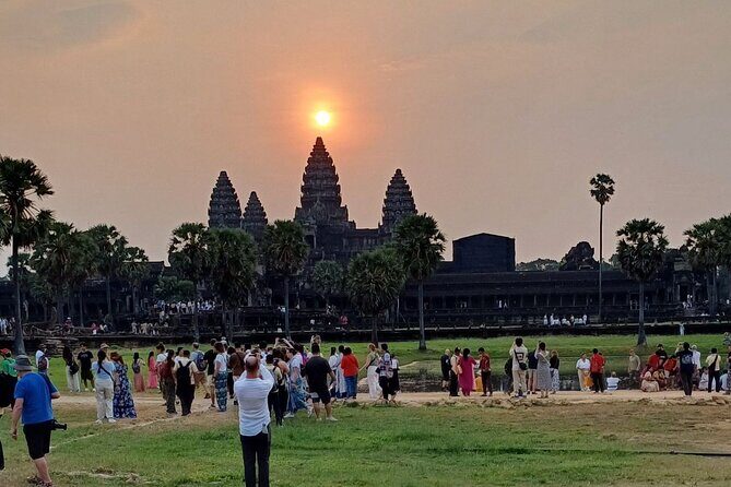 Angkor Wat Sunrise Tour - Pickup, Cold Towels, and the Early-Morning Rhythm