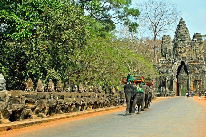 Angkor Wat Sunset Tour - Angkor Thom South Gate: the photo spot meets the bigger story