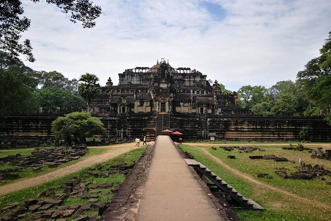 Angkor Wat Sunset Tour - Baphuon and the view factor from the pyramid stairs