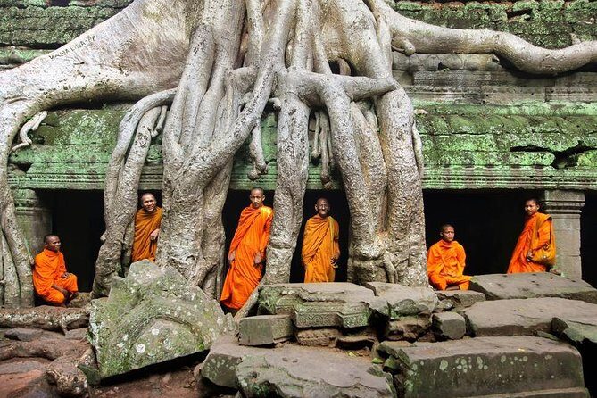 Angkor Wat Temples Tour with Entrance Ticket and Lunch - Angkor Thom and the South Gate approach: city-scale impact