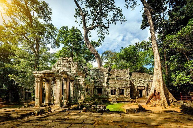 Angkor Wat Temples Tour with Entrance Ticket and Lunch - Bayon Temple: the smiling faces moment that pays off