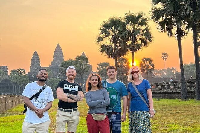 Angkor Wat Tour deutsch - Sonnenaufgang | Private Führung - Exploring Angkor Thom: demons, Bayon, and the Elephant Terrace