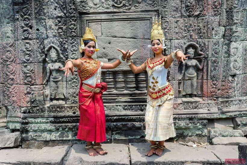 Apsara Dance Show with Dinner by Tuk-Tuk Roundtrip Transfer - Timing and flow: when you’ll eat, when you’ll watch