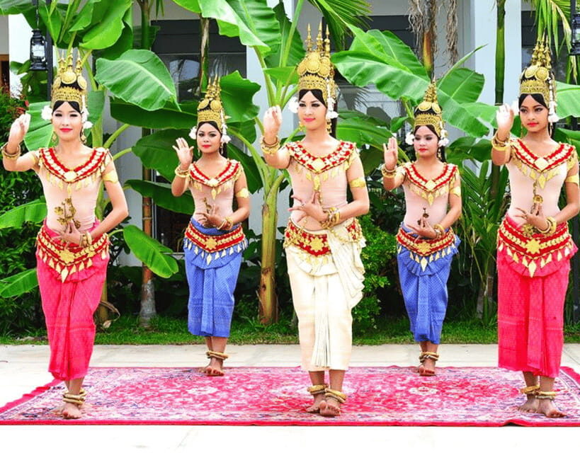 Apsara Dance Show with Dinner by Tuk-Tuk Roundtrip Transfer - Private tuk-tuk logistics: the easy part that makes the night better