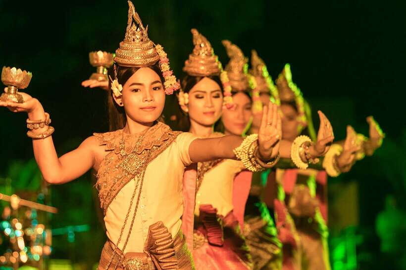 Apsara Dance Show with Dinner by Tuk-Tuk Roundtrip Transfer - Drinks and comfort: what to expect (and what to budget)