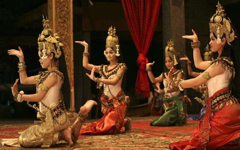 Apsara Dance Show with Dinner by Tuk-Tuk Roundtrip Transfer - Who this Apsara dinner show suits best