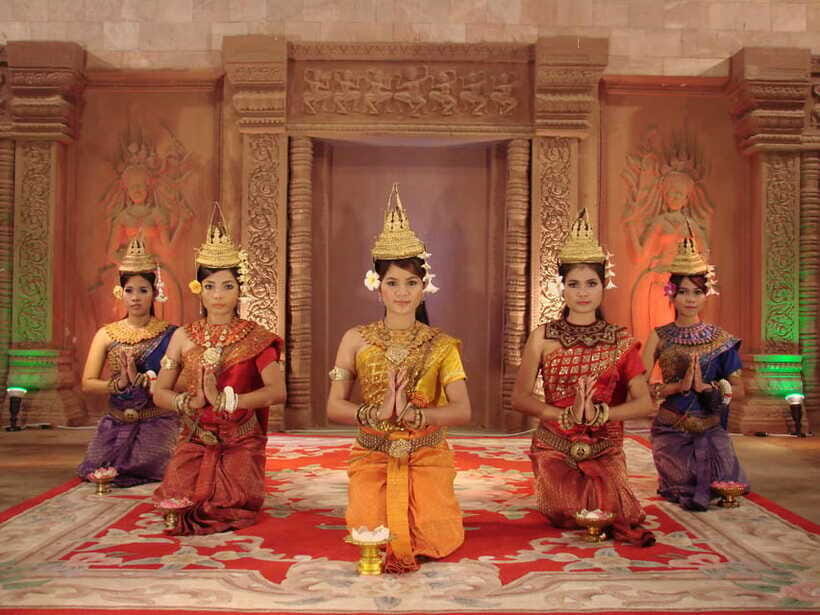 Apsara Performance include Dinner & hotel pick up - Who this Siem Reap evening suits best