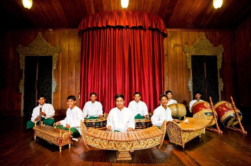Apsara Performance include Dinner & hotel pick up - Tuk-tuk pickup and drop-off: Less hassle than you expect