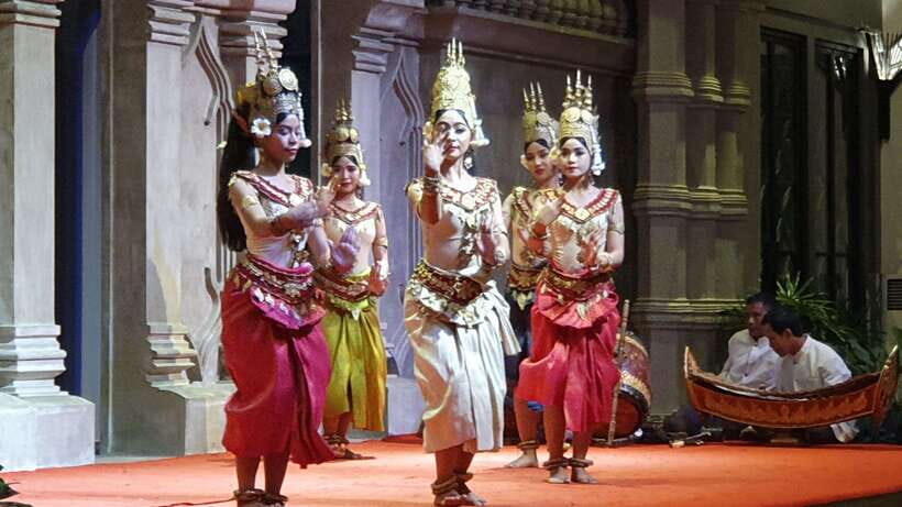 Apsara Performance Including Buffet Dinner & Hotel Pick up - The hand gestures you’ll want to actually watch