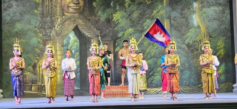 Apsara Theater Performance include dinner & Hotel pick up - Should you book this Apsara dinner-and-show?