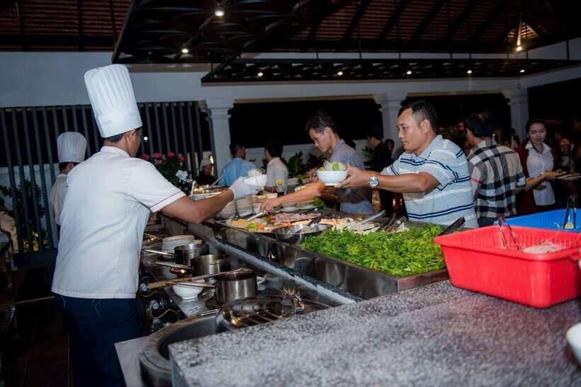 Apsara Traditional Dances & Local Buffet with Tuk-Tuk Ride - Should you book this Apsara night with tuk-tuk?
