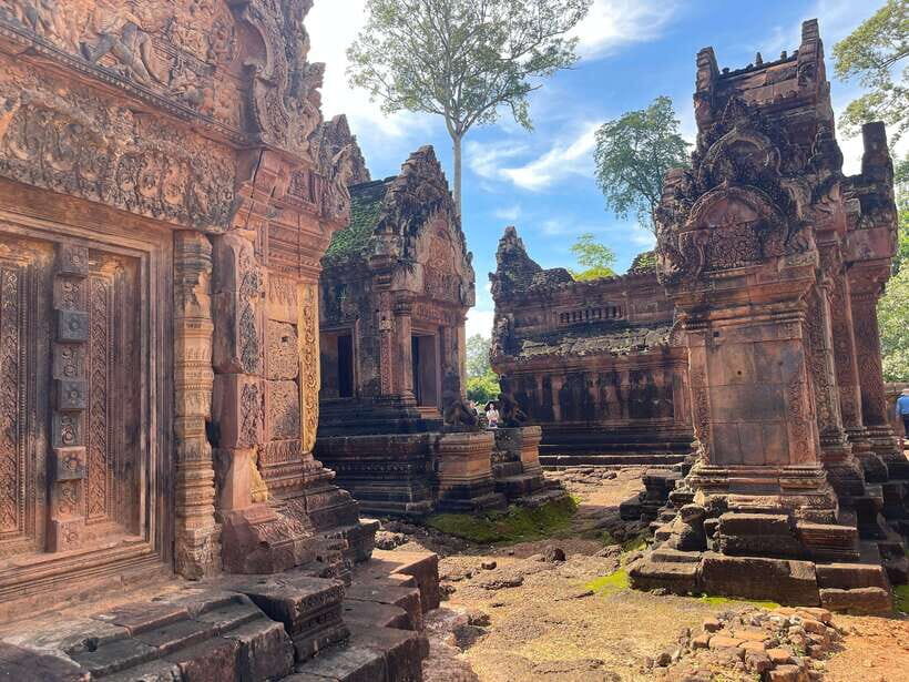 Banteay Srei, Kulen Waterfall & Beng Mealea Exploration - Phnom Kulen First Stops: Preah Ang Thom and the Local Offering Moment