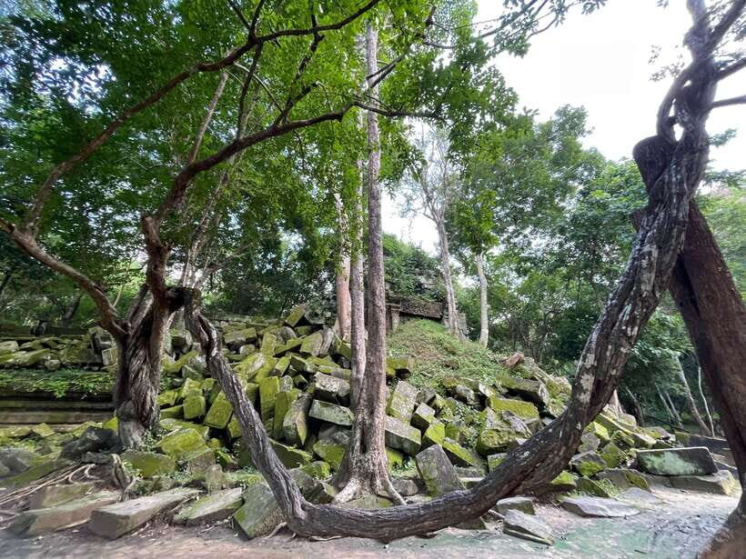 Banteay Srei, Kulen Waterfall & Beng Mealea Small-Group Tour - Banteay Srei: red sandstone Shiva carvings 15 miles north of Angkor Wat