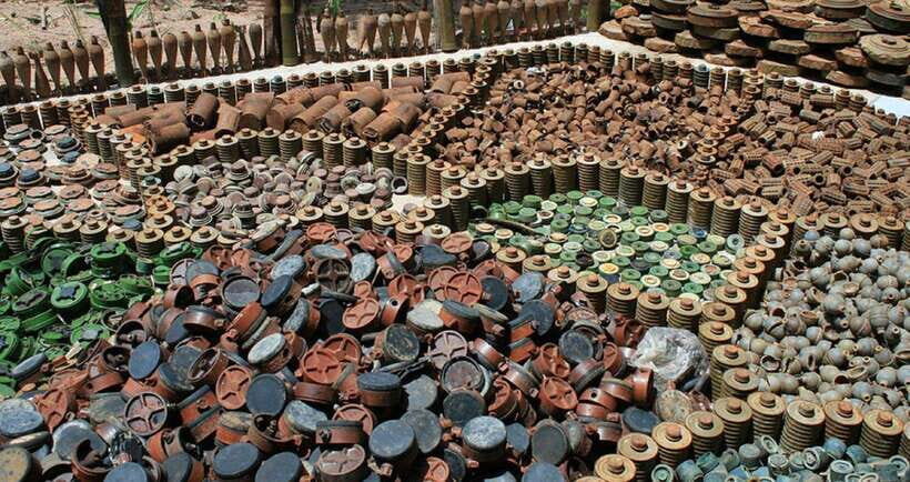 Bantey Srei, Kbal Spean and Landmine museum Private Tuk-Tuk - Banteay Srei: Pink Lady Temple Carvings You’ll Want to Look Twice