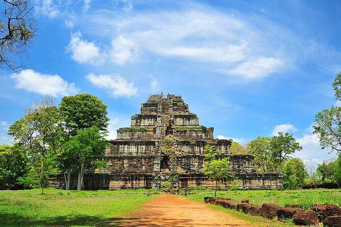 Beng Melea & Koh Ker Temples Small-Group Tour - Koh Ker: Jayavarman’s capital before Angkor took over