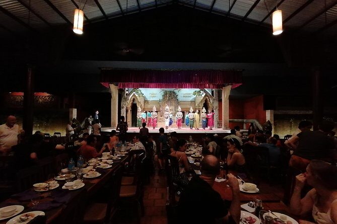 Buffet dinner with Apsara Show (Free 2 ways hotel transfer) - The Buffet Spread: Khmer Food Plus Western and Chinese Choices