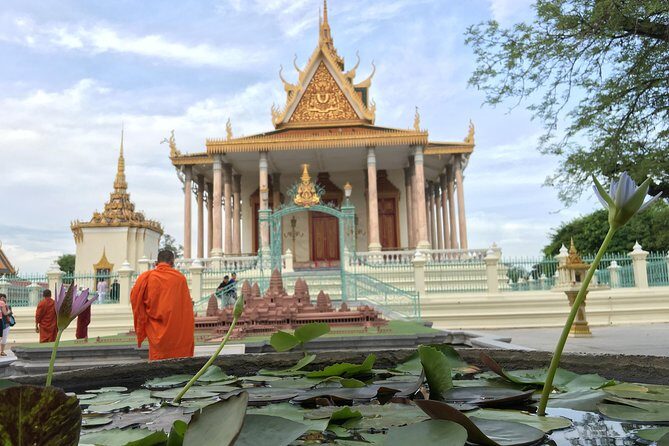 Cambodia 7 Days Tour from Siem Reap to Battambang and Phnom Penh - Day 5 on the Road to Phnom Penh: Udong Mountain and a Vipassana Meditation Center