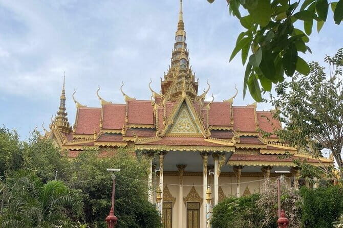 Cambodia Private Taxi - Siem Reap & Angkor Wat Temple Area Tour - The local driver team behind the wheel (Khen, Vuthy, and more)