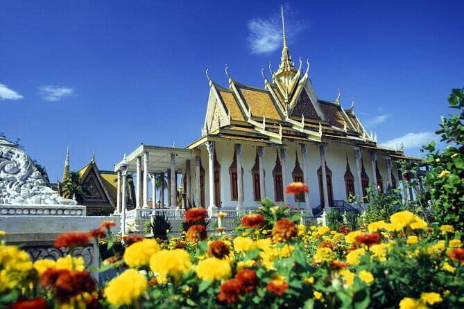 Chiso temple, Neang khmao, and Taprum temple historical site Tour - Yeay Pov Temple: finishing with more sacred geometry
