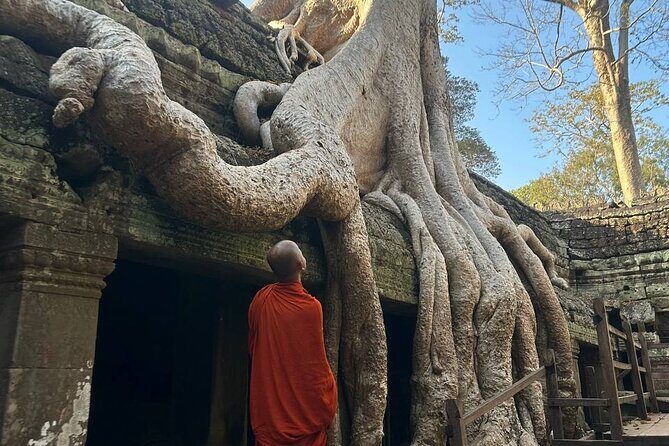 Discover Cambodia’s Heart: Siem Reap to Battambang Tours - Wat Ek Phnom: a free start with calm, not chaos