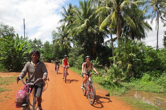 East Corner of Siem Reap - Roluos Group & Countryside - Getting on a TREK: bikes, helmets, and why fitting counts