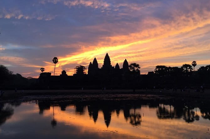 Explore Angkor Sunrise Spectacle a Full Day Temples Tour - The guide factor: why Dat’s style makes a difference