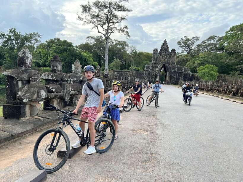 Explore Angkor Wat by Bike and Sunset - Lunch pause: fuel up without turning the day sour