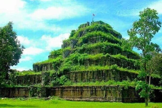 Explore Koh Ker Pyramid Temple With Beng Mealea Photography Tours - Koh Ker: Why This Capital-Period Site Feels Different From Angkor Wat