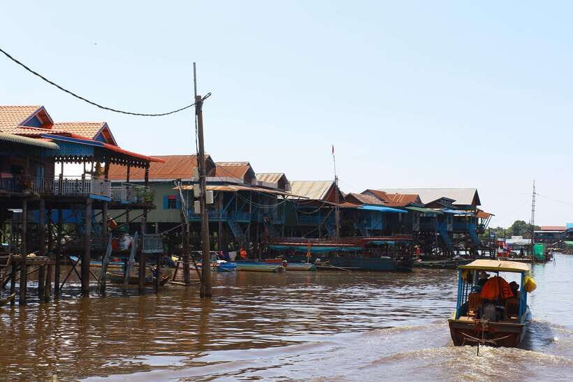 Exploring the Enchanting Kampong Phluk Floating Village - Group Size and Guide Style: The Difference Maker