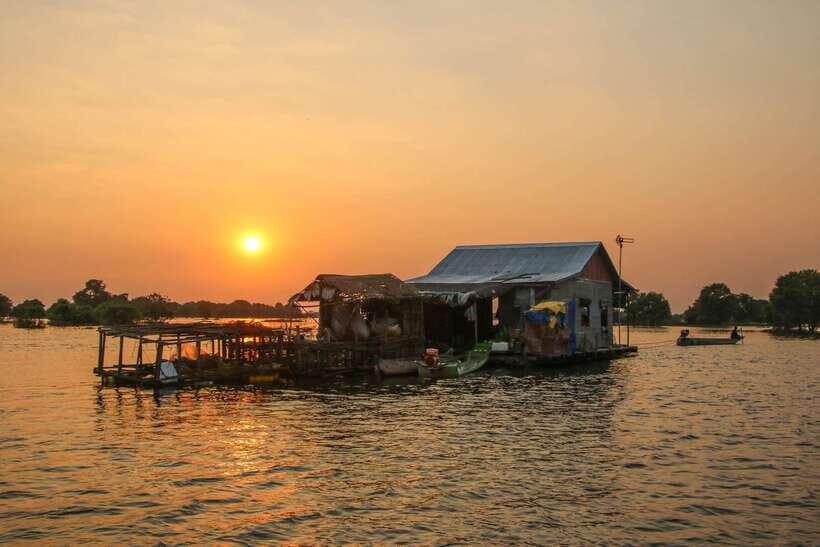 Floating Village and Tonlé Sap Sunset Tour - Meeting a Local Family: What You’ll Learn Through Your Guide