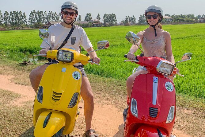 Floating Village Sunset boat Vespa Tour / Tuk Tuk Available - Wat Po Banteaychey: a guided temple break before the lake