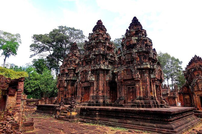 Four-day tour Angkor Wat, Banteay Srey, Beng Melea and Siem Reap discovery - Day 3: Beng Mealea and the Roluos Temples for a More Adventurous Feel