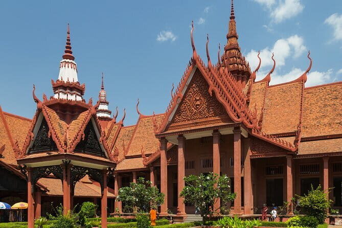 ( Free eSim) Oudong Mountain Full Day Tour- Phnom Penh - Lunch, Water, Cold Towels, and Comfort on the Mountain