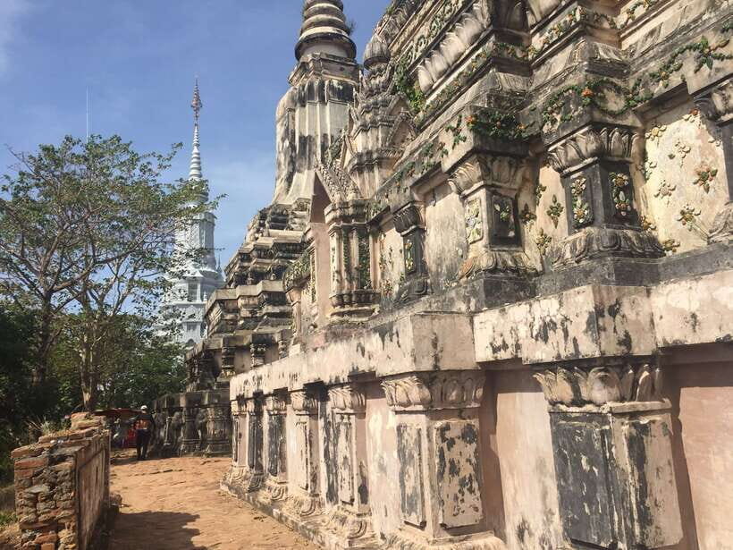 From Phnom Penh: Oudongk Mountain and Koh Chen Island Tour - Getting There From Phnom Penh: pickup, ride time, and a calm start