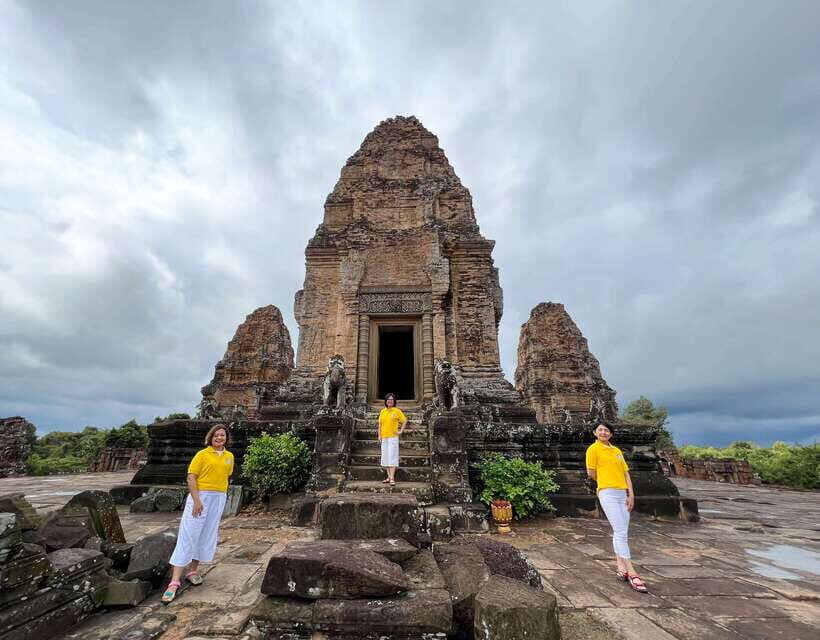 From Siem Reap: Angkor Wat Sunrise and Temples E-Bike Tour - Sras Srang breakfast picnic: Khmer flavors before you hit the crowds