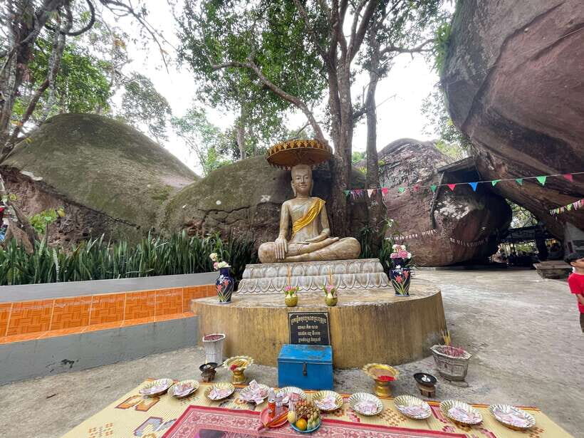 From Siem Reap: Banteay Srei and Kulen Waterfall Guided Tour - River of 1,000 Lingas: Anlong Pong Phkay in Real Size