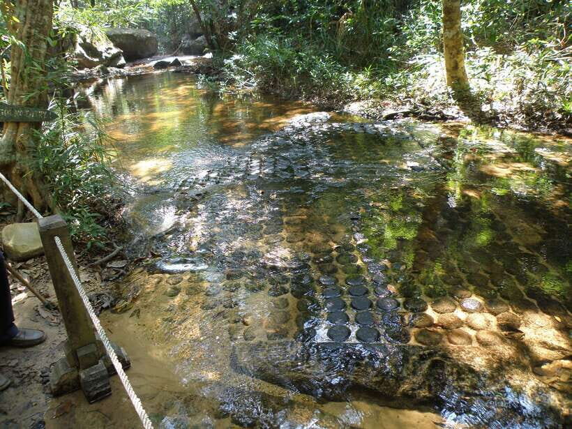 From Siem Reap: Small-Group Phnom Kulen Waterfall Day Tour - The 2-Hour Scenic Drive: Grand Reclining Buddha and the River of a Thousand Lingas