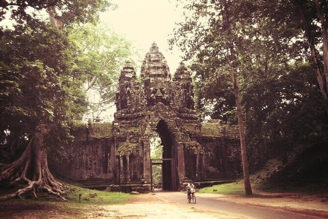 Full-Day Angkor Wat & All Must-See with Banteay Srei Private Tour - Pickup, A/C Vehicle, and Temple Pass Timing in Siem Reap